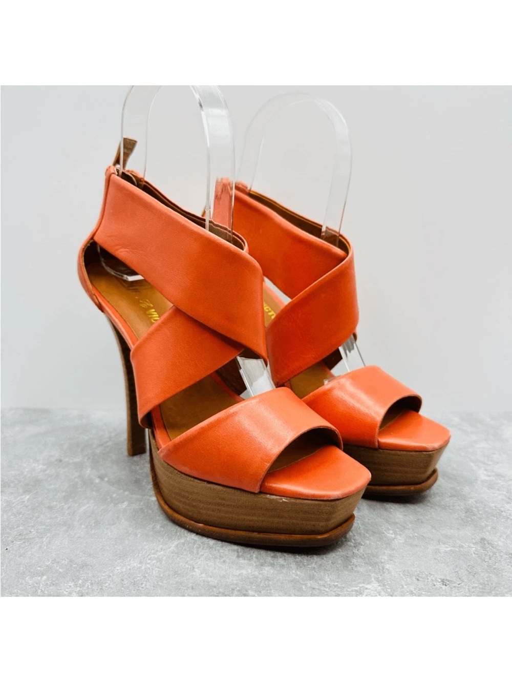 Pour La Victoire Tifara red-orange crisscross platform sandals New 9